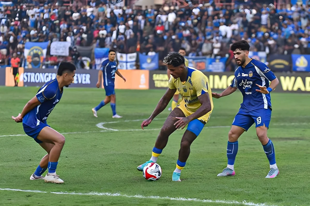 Pertandingan PSIM vs Persib Bandung berakhir dengan drama dan ketegangan