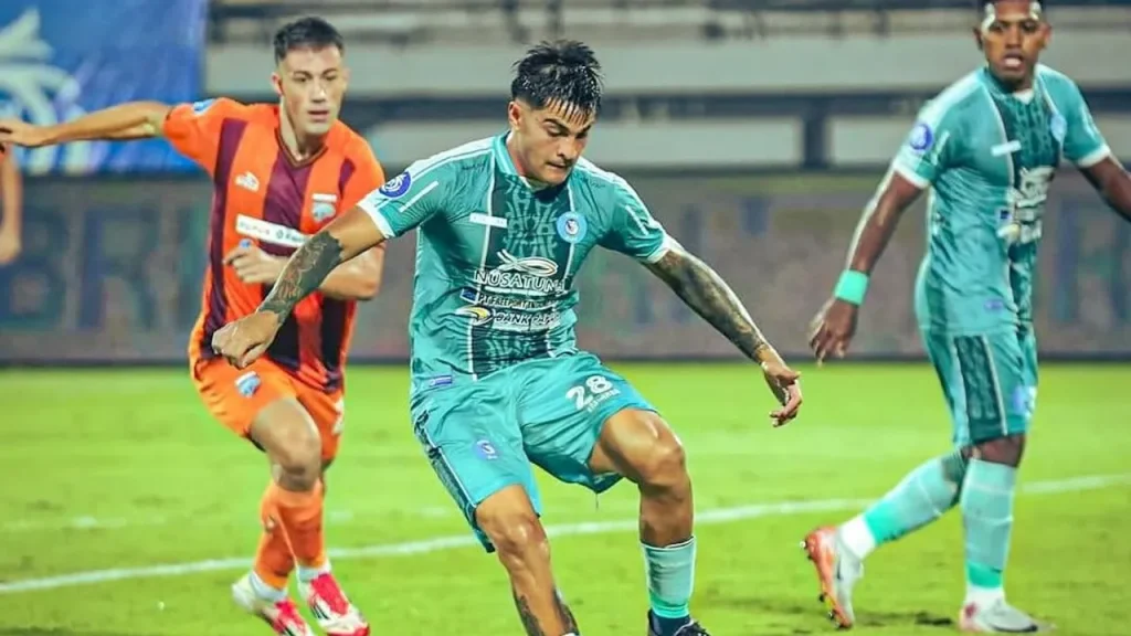 Super League 2025/2026 menghadirkan laga menarik antara PSBS Biak vs Borneo FC