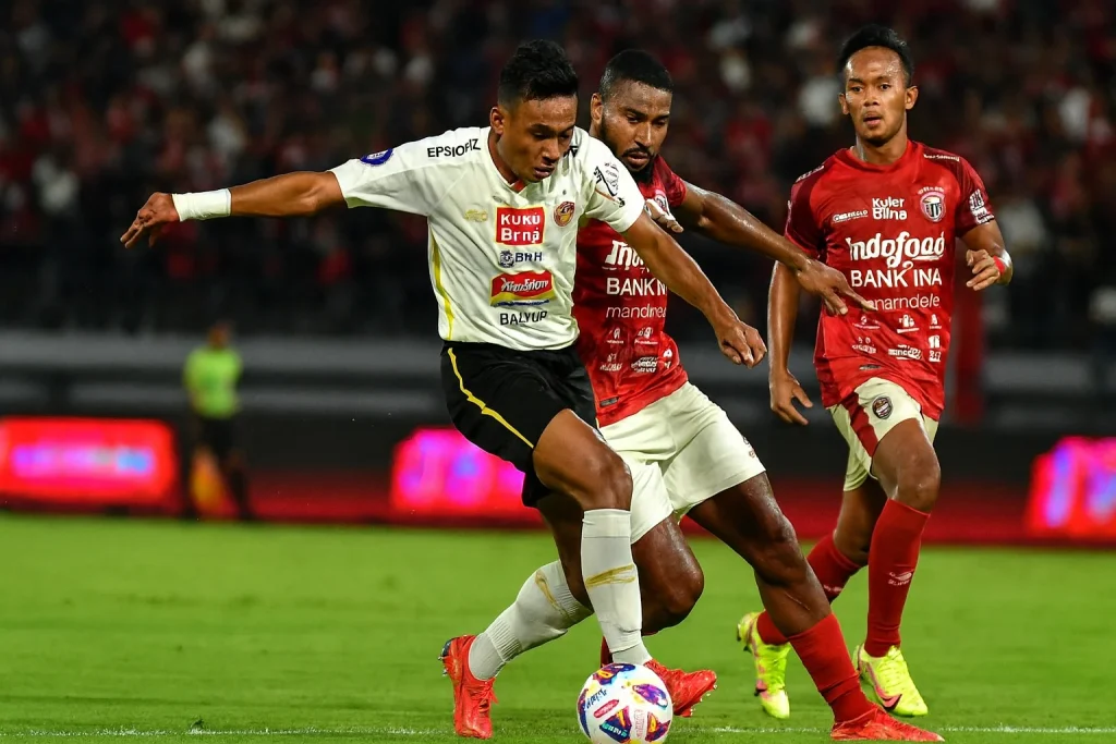 Bruno Tubarao merayakan gol penyama untuk Persija Jakarta vs Bali United di Stadion Jakarta International Stadium.